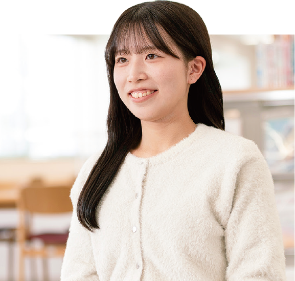 里舘 彩衣さん（2年）